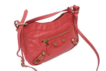 Load image into Gallery viewer, 極美品 BALENCIAGA バレンシアガ ジャイアントヒップ ショルダーバッグ 237203 5740 レザー レッド ゴールド金具 中古 4b005476
