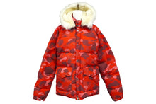 Load image into Gallery viewer, A BATHING APE アベイシングエイプ ダウンジャケット カモ柄 サイズXS レッド ナイロン ファー取り外し可能 良品 中古 59587