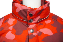 Load image into Gallery viewer, A BATHING APE アベイシングエイプ ダウンジャケット カモ柄 サイズXS レッド ナイロン ファー取り外し可能 良品 中古 59587