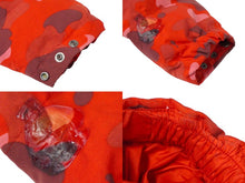 Load image into Gallery viewer, A BATHING APE アベイシングエイプ ダウンジャケット カモ柄 サイズXS レッド ナイロン ファー取り外し可能 良品 中古 59587
