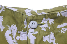 Load image into Gallery viewer, A BATHING APE アベイシングエイプ カーゴパンツ サルデジカモ アーカイブ 総柄 コットン カーキ 良品 中古 59588