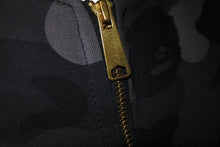 Load image into Gallery viewer, A BATHING APE アベイシングエイプ CARHARTT カーハート ダックベスト 1ST CAMO ブラック サイズL 美品 中古 59740