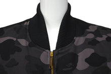 Load image into Gallery viewer, A BATHING APE アベイシングエイプ CARHARTT カーハート ダックベスト 1ST CAMO ブラック サイズL 美品 中古 59740