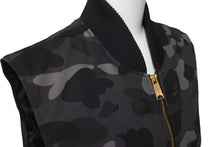 Load image into Gallery viewer, A BATHING APE アベイシングエイプ CARHARTT カーハート ダックベスト 1ST CAMO ブラック サイズL 美品 中古 59740