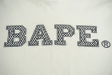 Load image into Gallery viewer, A BATHING APE アベイシングエイプ 長袖Ｔシャツ ラインストーンプリント 90年代 コットン ホワイト グレー M 美品 中古 61187