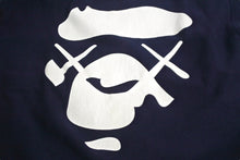 Load image into Gallery viewer, A BATHING APE × KAWS アベイシングエイプ カウズ スウェット トレーナー サイズL ネイビー コットン プリント 美品 中古 64569