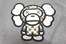 Load image into Gallery viewer, 極美品 A BATHING APE × KAWS アベイシングエイプ カウズ 半袖Ｔシャツ サイズM グレー コットン ベイプ マイロ 中古 64601
