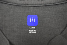 画像をギャラリービューアに読み込む, 新品未使用 YEEZY GAP イージー ギャップ 長袖Ｔシャツ RN54023/CA17897 Lサイズ カニエウエスト コットン ダークグレー 中古 66674