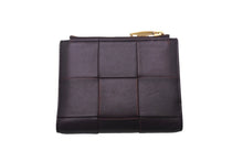 Load image into Gallery viewer, BOTTEGA VENETA ボッテガヴェネタ マキシイントレチャート コンパクトウォレット 財布 ワインレッド レザー ゴールド 美品 中古 4c069063