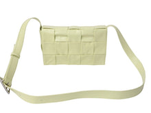 Load image into Gallery viewer, BOTTEGA VENETA ボッテガヴェネタ マキシイントレチャート カセット ショルダーバッグ 667298 カーフレザー イエロー 美品 中古 4c069804