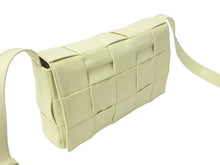 Load image into Gallery viewer, BOTTEGA VENETA ボッテガヴェネタ マキシイントレチャート カセット ショルダーバッグ 667298 カーフレザー イエロー 美品 中古 4c069804