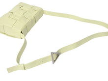 Load image into Gallery viewer, BOTTEGA VENETA ボッテガヴェネタ マキシイントレチャート カセット ショルダーバッグ 667298 カーフレザー イエロー 美品 中古 4c069804