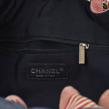 画像をギャラリービューアに読み込む, CHANEL シャネル ココカバスGM チェーントートバッグ A46887 13番台 ココマーク デニム キャンバス ストライプ シルバー金具 美品 中古 4b007857