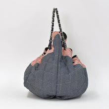 画像をギャラリービューアに読み込む, CHANEL シャネル ココカバスGM チェーントートバッグ A46887 13番台 ココマーク デニム キャンバス ストライプ シルバー金具 美品 中古 4b007857