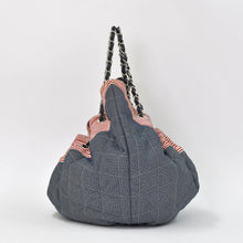 画像をギャラリービューアに読み込む, CHANEL シャネル ココカバスGM チェーントートバッグ A46887 13番台 ココマーク デニム キャンバス ストライプ シルバー金具 美品 中古 4b007857