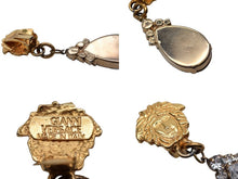 Load image into Gallery viewer, Gianni Versace ジャンニ ヴェルサーチ メデューサ クリスタル イヤリング ゴールド 33.8g ラインストーン メッキ アクセサリー ジュエリー 中古 4c074264