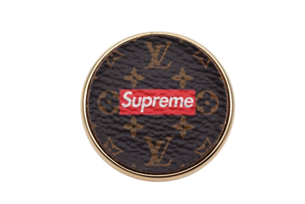 極美品 Supreme シュプリーム × LOUIS VUITTON ルイヴィトン ピンズ ピンバッチ MP2076 17AW モノグラム PVC 中古 4c074542