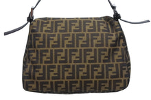 画像をギャラリービューアに読み込む, 極美品 FENDI フェンディ マンマバケット ワンショルダーバッグ 26325 ズッカ柄 ブラウン キャンバス レザー シルバー金具 中古 4b009080