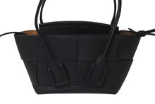 画像をギャラリービューアに読み込む, 新品未使用 BOTTEGA VENETA ボッテガヴェネタ ミニ ザ アルコ 2wayバッグ ハンドバッグ ショルダーバッグ ブラック シルバー金具 中古 4c075684