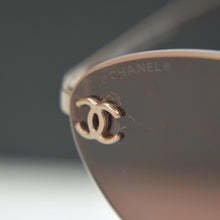 Load image into Gallery viewer, 極美品 CHANEL シャネル リムレス サングラス メガネ ココマーク 4003 イタリア製 メタル ブラウン サイズ53◻︎19 中古 4b009480