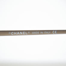 Load image into Gallery viewer, 極美品 CHANEL シャネル リムレス サングラス メガネ ココマーク 4003 イタリア製 メタル ブラウン サイズ53◻︎19 中古 4b009480