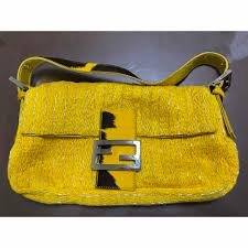 [USED/中古]FENDI フェンディ ショルダーバッグ マンマバケット マンマバケット イエロー レザー 26424 シルバー金具 Bランク 中古 4b008375