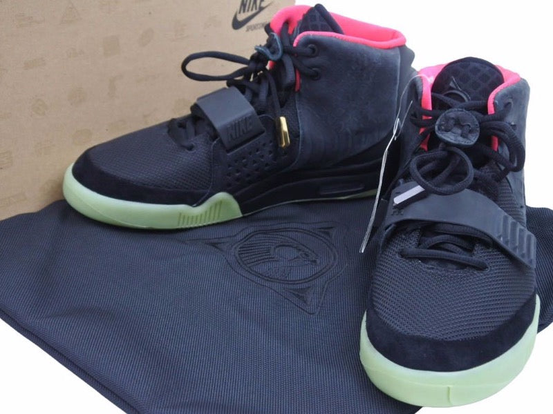 未使用・黒タグ付き NIKE ナイキ AIR YEEZY 2 エアーイージー ソーラーレッド 508214-006 ブラック スニーカー 30346