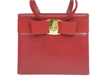 Load image into Gallery viewer, Salvatore Ferragamo サルヴァトーレフェラガモ 2WAYハンドバッグ ヴァラリボン レッド ゴールド金具 美品 中古 33008
