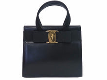 Load image into Gallery viewer, Salvatore Ferragamo フェラガモ ヴァラリボン ハンドバッグ ブラック イタリア製 BA214178 レディース 美品 中古 37930
