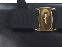Load image into Gallery viewer, Salvatore Ferragamo フェラガモ ヴァラリボン ハンドバッグ ブラック イタリア製 BA214178 レディース 美品 中古 37930