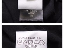 Load image into Gallery viewer, VETEMENTS ヴェトモン ダブルユニコーン 22SS ロゴ 半袖Tシャツ UE52TR200B ブラック ユニセックス 美品 40612