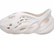 画像をギャラリービューアに読み込む, YEEZY Foam Runner イージー フォーム ランナー アディダス オリジナルス ベージュ サンド FY4567 良品 中古 41807