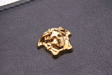 画像をギャラリービューアに読み込む, Versace ヴェルサーチ フラグメントケース コインケース カードケース ゴールド ブラック レザー DP38435 美品 中古 42824