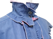 Load image into Gallery viewer, CHANEL シャネル ノースリーブ シャツ トップス ココマークボタン P30031V20257 コットン ブルー ピンク サイズ34 美品 中古 43397