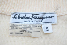 Load image into Gallery viewer, Salvatore Ferragamo サルヴァトーレフェラガモ カーディガン フラワー シルク ベージュ イエロー ゴールド S 美品 中古 43430