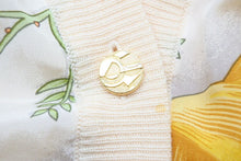 Load image into Gallery viewer, Salvatore Ferragamo サルヴァトーレフェラガモ カーディガン フラワー シルク ベージュ イエロー ゴールド S 美品 中古 43430