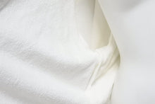 Load image into Gallery viewer, YVES SAINT LAURENT イヴ サンローラン バスローブ ガウン ルームウェア ロゴ刺繍 タオル地 ホワイト サイズM 美品 中古 44528