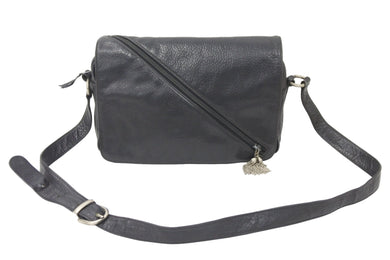 GIANNI VERSACE ジャンニヴェルサーチ ショルダーバッグ 肩掛けバッグ レザー ブラック シルバー金具 良品 中古 47774