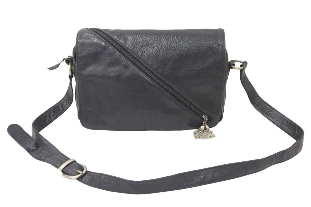 GIANNI VERSACE ジャンニヴェルサーチ ショルダーバッグ 肩掛けバッグ レザー ブラック シルバー金具 良品 中古 47774