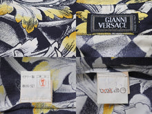 画像をギャラリービューアに読み込む, VERSACE ヴェルサーチ 長袖シャツ 花柄 シルク ネイビー イエロー ホワイト ゴールド×ブラック金具 サイズ40 美品 中古 48853