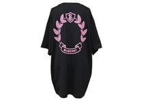 Load image into Gallery viewer, 極美品 BURBERRY バーバリー オーク リーフ クレスト クルーネック 半袖Ｔシャツ 8071594 ブラック ピンク サイズXL 中古 51160