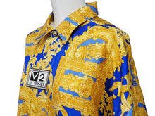 画像をギャラリービューアに読み込む, 新品未使用品 VERSACE ヴェルサーチ 長袖シャツ ブラウス V2 バロック柄 メデューサ シルク ブルー ゴールド 38 L 中古 52660