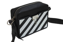 画像をギャラリービューアに読み込む, OFF WHITE オフホワイト カメラバッグ ショルダーバッグ イタリア製 レザー ブラック ホワイト シルバー金具 美品 中古 53659