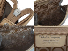 Load image into Gallery viewer, Salvatore Ferragamo サルヴァトーレフェラガモ ガンチーニ ポーチ ベージュ 小物入れ シルバー金具 中古 54662