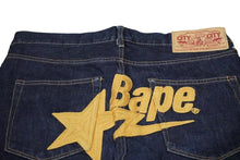 Load image into Gallery viewer, A BATHING APE アベイシングエイプ デニムパンツ BAPAバックロゴ サイズM インディゴ ネイビー 美品 中古 58740