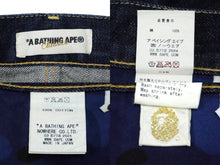 Load image into Gallery viewer, A BATHING APE アベイシングエイプ デニムパンツ BAPAバックロゴ サイズM インディゴ ネイビー 美品 中古 58740