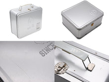 Load image into Gallery viewer, 極美品 A BATHING APE アベイシングエイプ 半袖Ｔシャツ 15周年記念 ランチボックス付き MTE-03008 サイズM 中古 58882