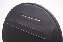 画像をギャラリービューアに読み込む, MM6 Maison Margiela メゾン マルジェラ 20AW ポーチ カード入れ ケース レザー 円状 ブラック S63UI0053 未使用 35532